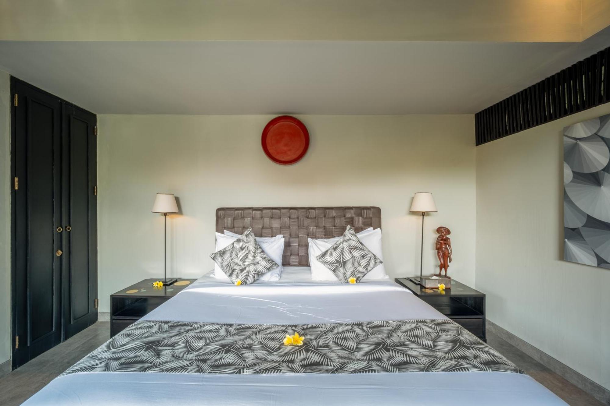 Villa De Suma - Fully Staffed Luxury Villa, Walk To The Beach! 塞米亚克 外观 照片