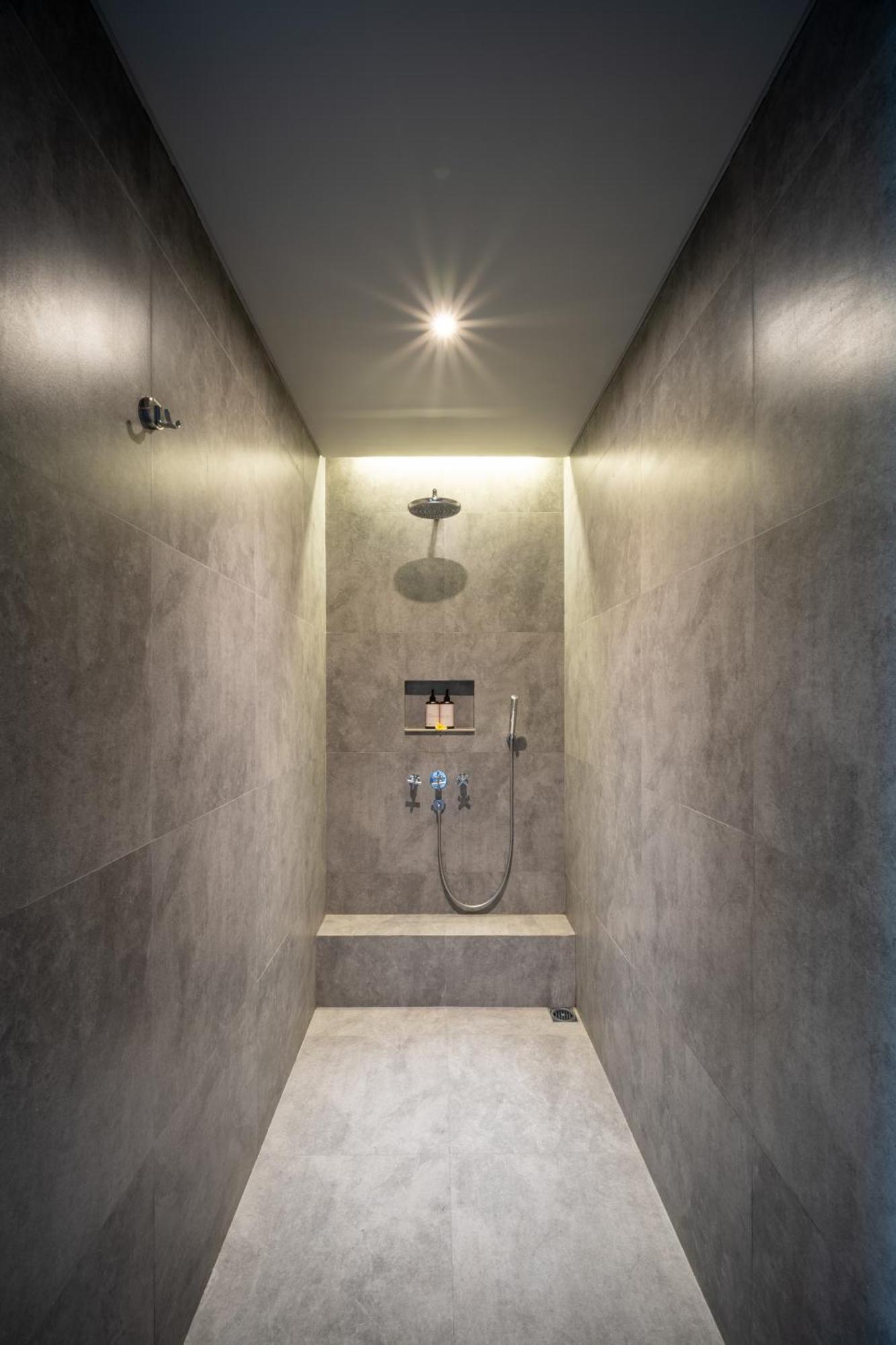 Villa De Suma - Fully Staffed Luxury Villa, Walk To The Beach! 塞米亚克 外观 照片
