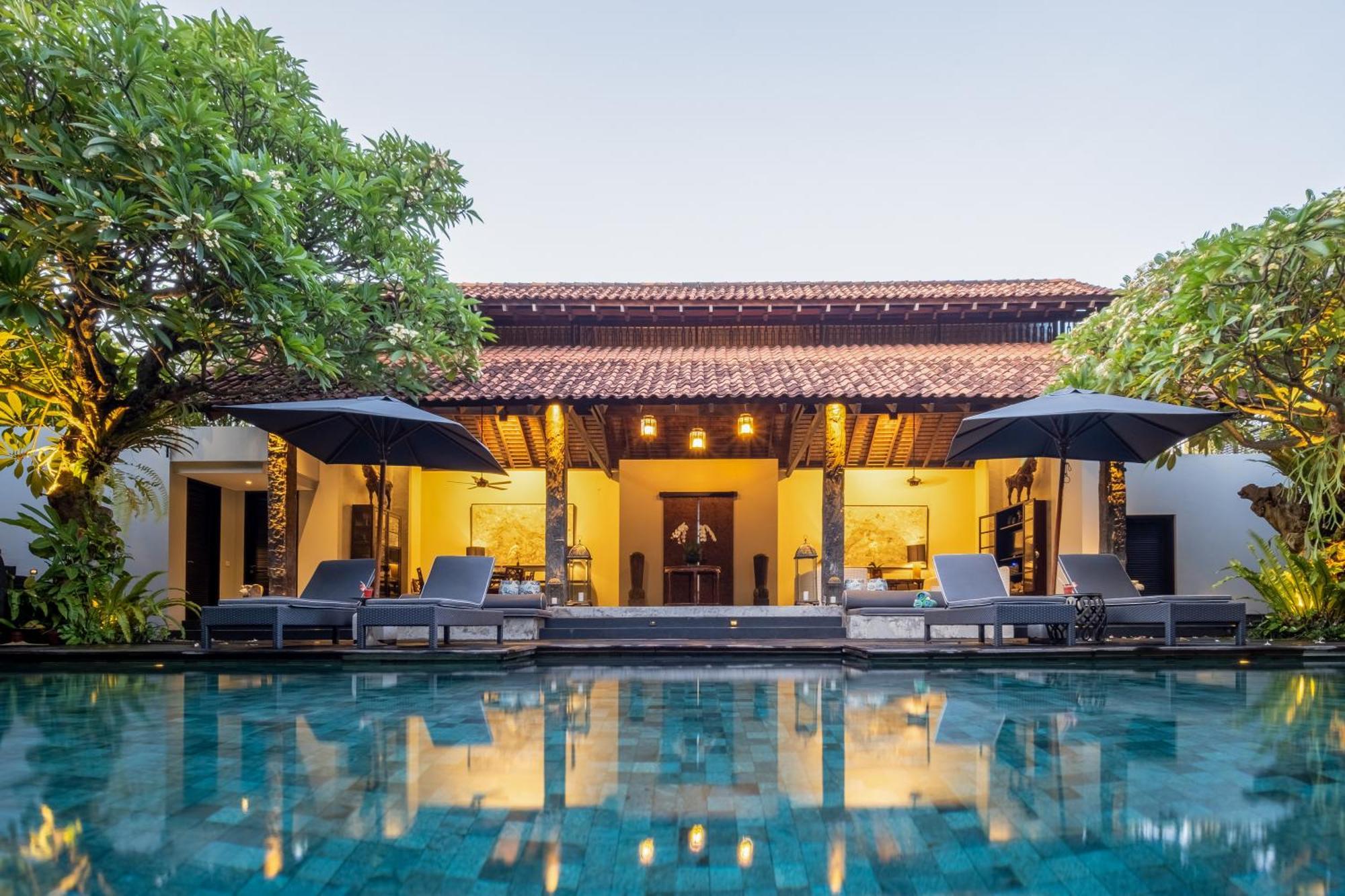 Villa De Suma - Fully Staffed Luxury Villa, Walk To The Beach! 塞米亚克 外观 照片